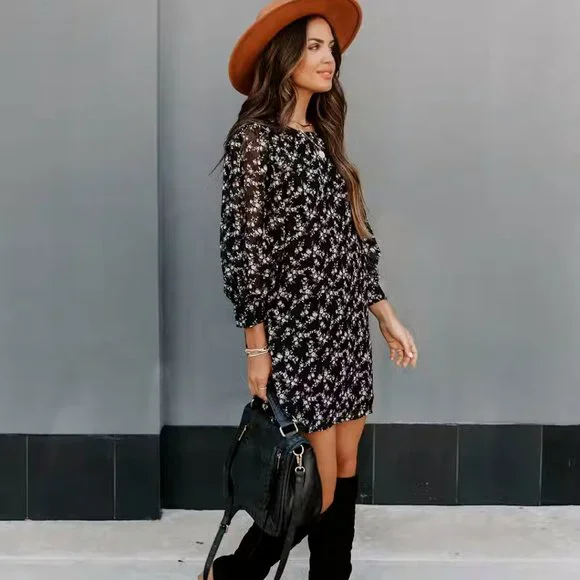 ROMANI TEXTURED FLORAL SHIFT DRESS - Picture 5 of 9